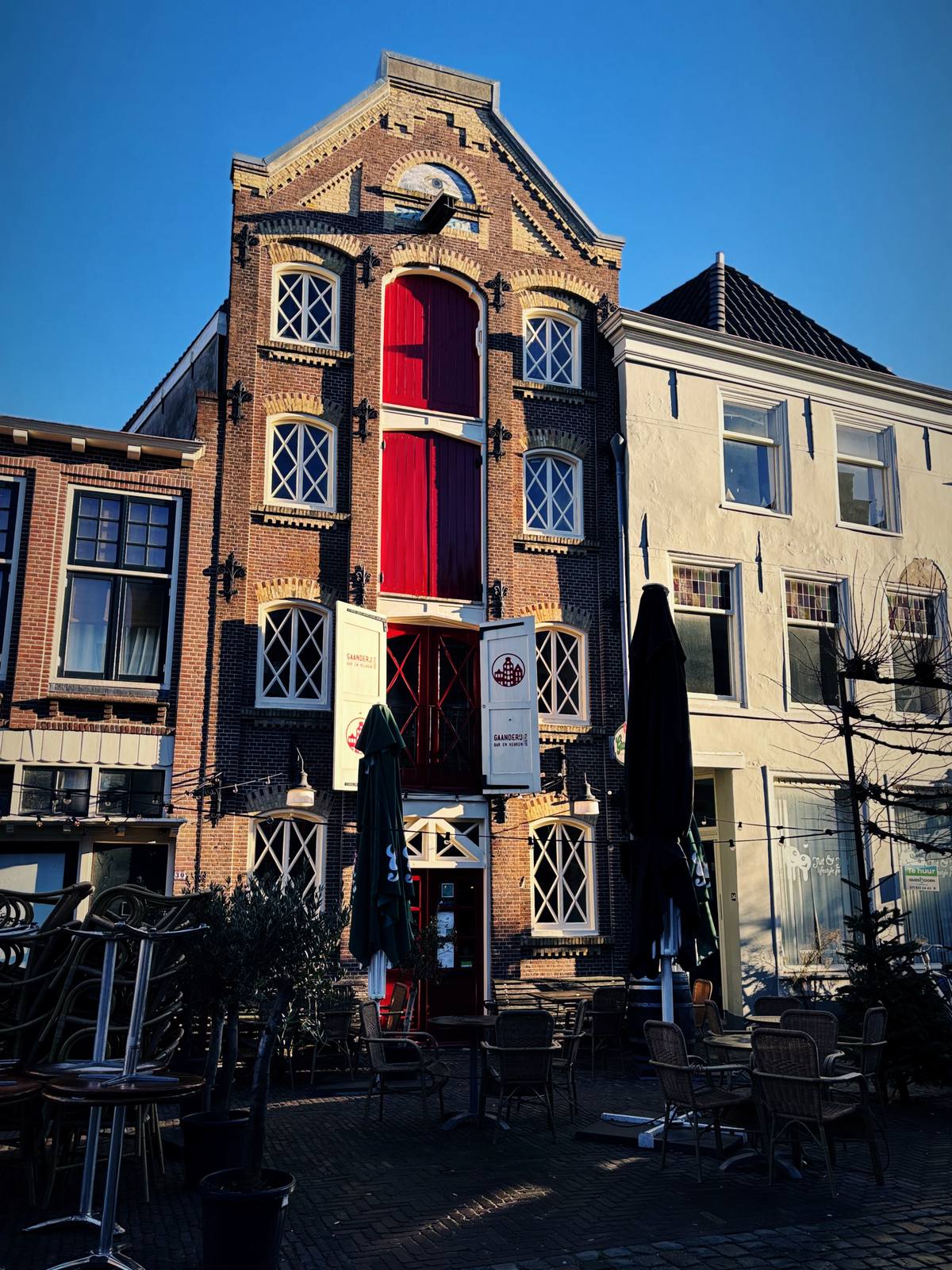 De monumentale gevel aan de Nieuwstraat in Leiden